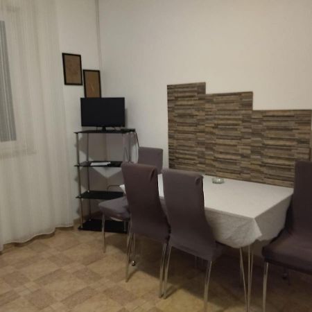 Apartments Maja I Mate Sucuraj Exterior photo