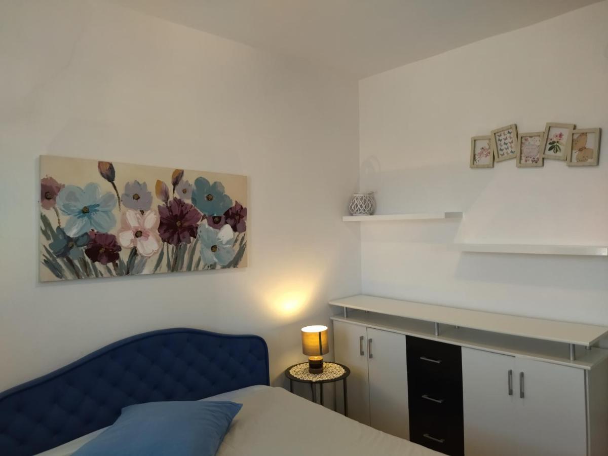 Apartments Maja I Mate Sucuraj Exterior photo