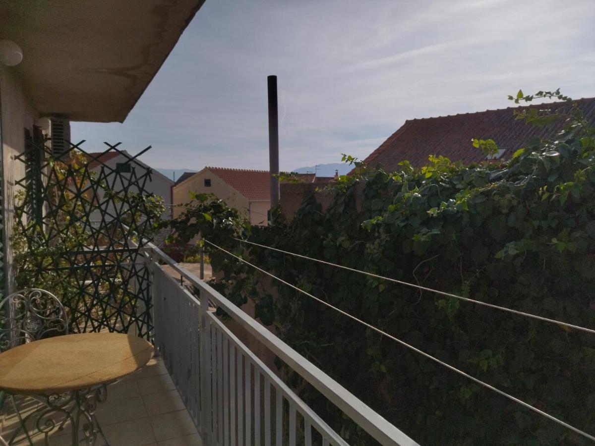 Apartments Maja I Mate Sucuraj Exterior photo
